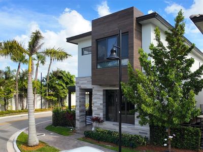 8002 NW 43rd St
