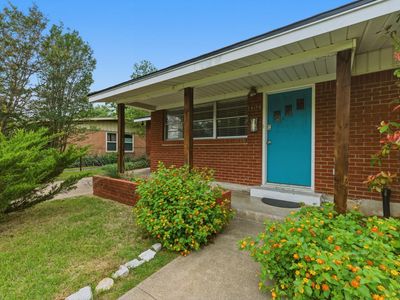 1404 Cloverleaf Dr