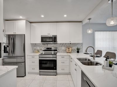 9266 Vista Del Lago B