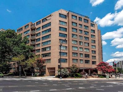 2201 L St NW APT 617