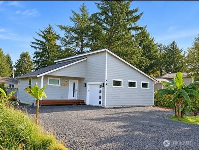 146 N Port Loop NW