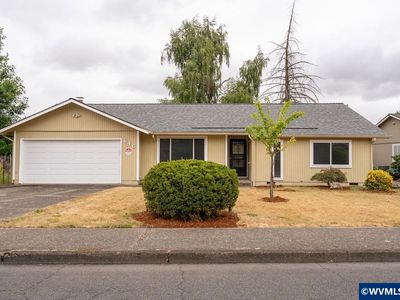 846 Royalty Dr NE