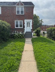 824 Benton St