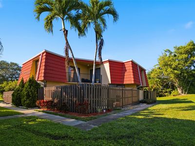 23024 Oxford Pl APT C