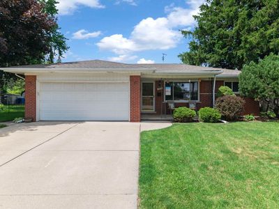 3825 Hillcrest Ct