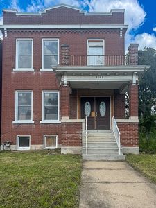 4241 Red Bud Ave