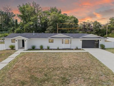 4124 Lois Ln