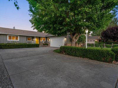 28 N Peter Dr