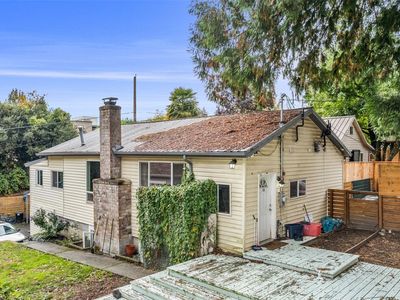 1282 Retsil Road E