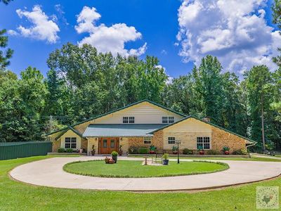 220 Caddo Dr
