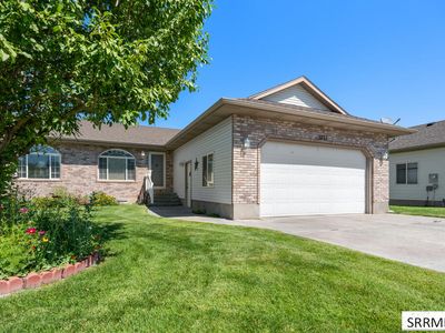 3737 E Silverwood Cir