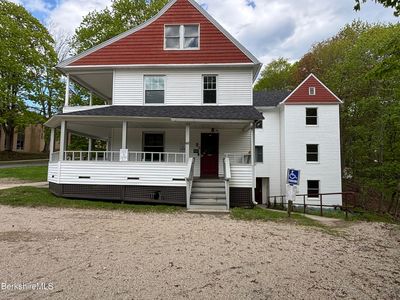 60 Cottage St