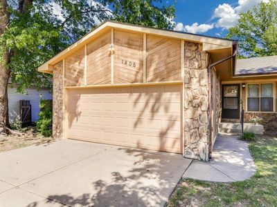 1406 N Smith Cir