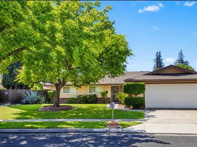 247 W Vartikian Ave