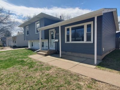 3302 Greenbrier Dr