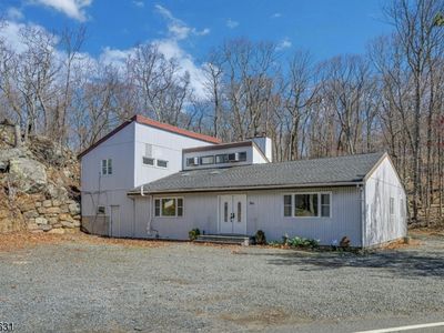 341 Lakeside Ave