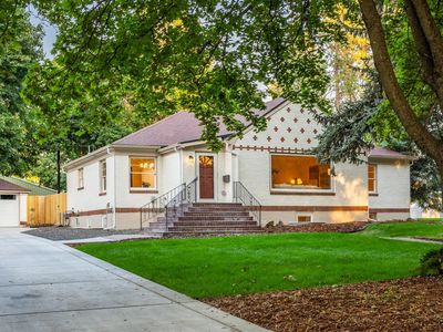 3011 S Manito Blvd