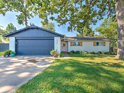 2222 W Perry Rd