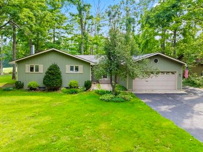 569 Woodside Ln