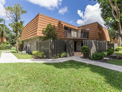 1530 W Harmony Lake Cir