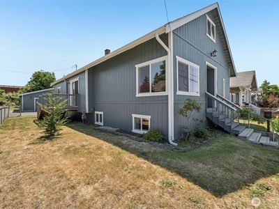 806 4th Street SE