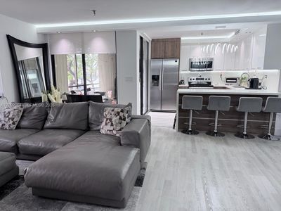 671 NE 195th St APT 208E