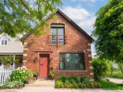 2331 N Elston Ct