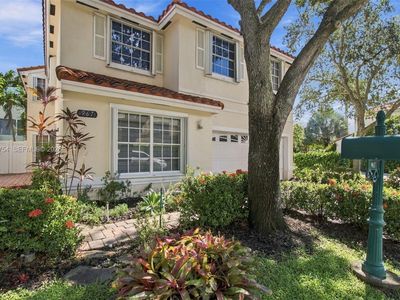 967 Azure Ln