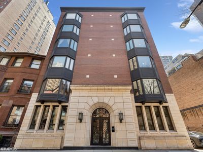 39 E Schiller St APT 3W