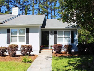 100 Embassy Ct