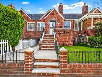 252 E 45th St