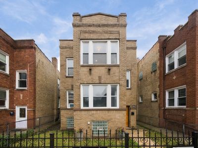 2265 W Diversey Ave