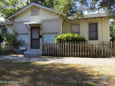 2501 MYRA Street