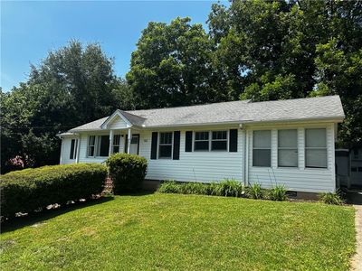 100 S Laurel St