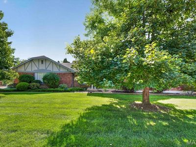 Property at 1632 Lochcrest Dr, Chesterfield, MO