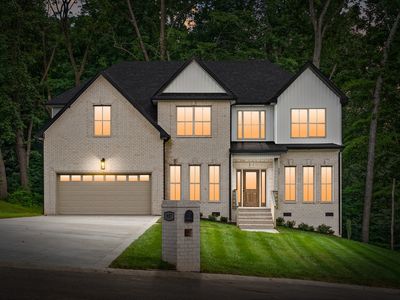 907 Douglas Ln