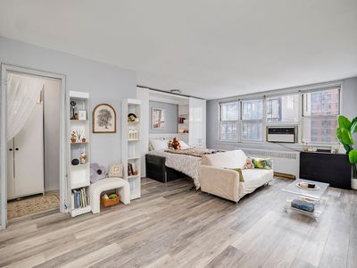 240 E 35th St APT 10J
