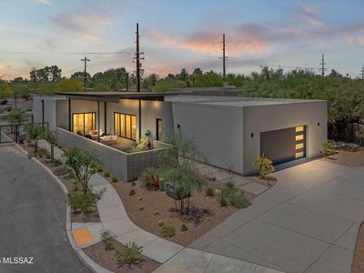2805 N Bella Terraza Ct N