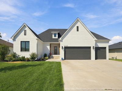 3145 N Pine Grove Cir