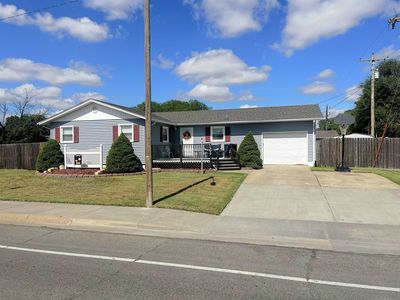 1300 Eisenhower Rd