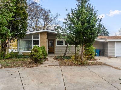 19W682 Army Trail Blvd