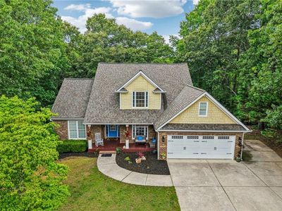 9395 Edgewater Dr