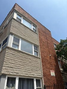 2411 W Balmoral Ave APT 3E