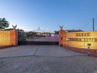 35940 Tierra Subida Ave