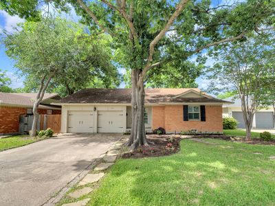 1815 Oates Dr
