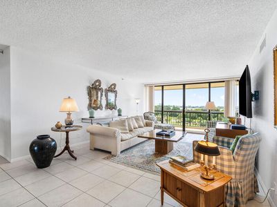 1900 Consulate Place #402