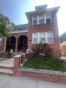 161 E 56th St