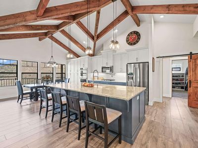 42 Shoemaker Ln