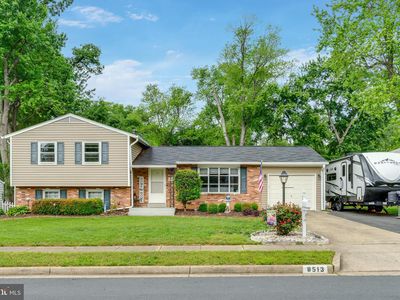 8513 Fairburn Dr