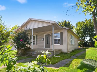 402 Elm St